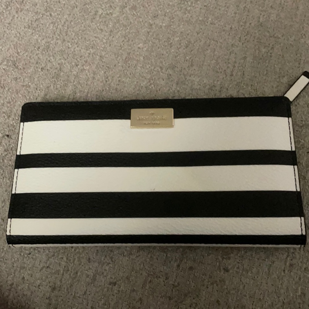 Kate spade black and white wallet